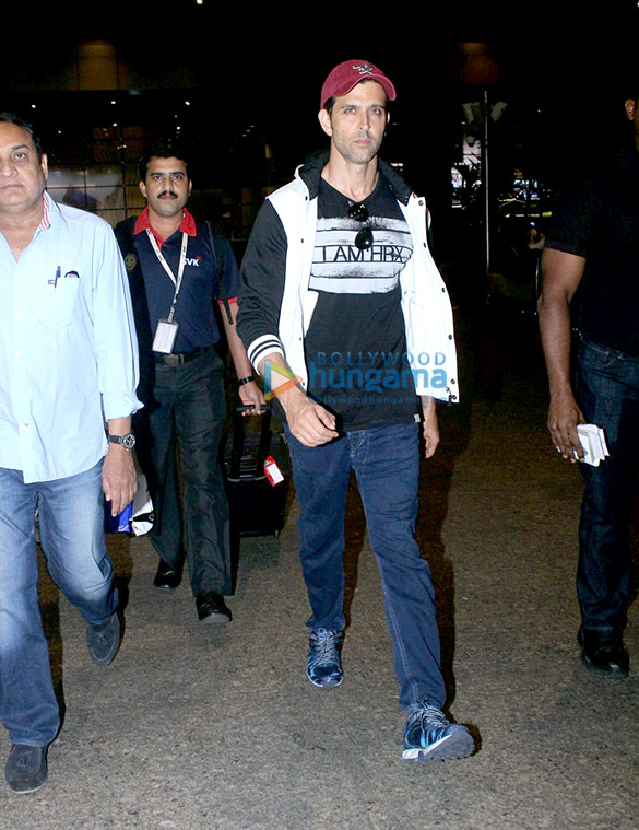 Hrithik Roshan snapped in casuals at the international airport Hrithik Roshan snapped in casuals at the international airport