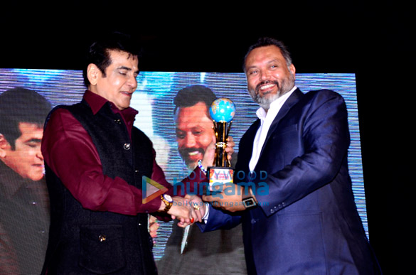 Jeetendra snapped receiving the Mumbai Global Achiever’s Award 2016 Jeetendra snapped receiving the Mumbai Global Achiever’s Award 2016
