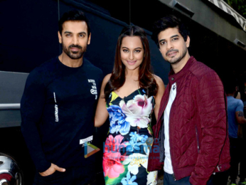 John Abraham & Sonakshi Sinha grace the show 'Comedy Night Bachao'