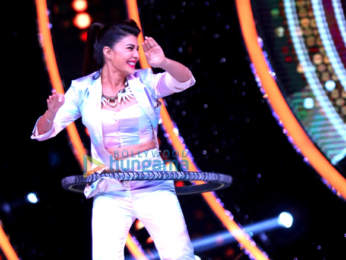 Jacqueline Fernandez, Farah Khan, Manish Paul & Karan Johar snapped on the sets of Jhalak Dikhhla Jaa