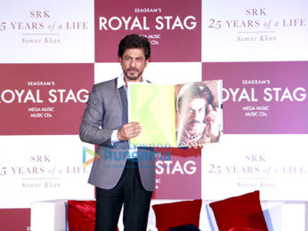 Shah Rukh Khan graces the launch of Samar Khan's book titled SRK 25 Years of a Life