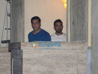 Salman Khan, Lulia Vantur, Saif Ali Khan and Kareena Kapoor Khan snapped post party at Amrita Arora's house