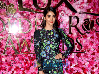 Deepika Padukone, Katrina Kaif, Kareena Kapoor Khan & other celebrities grace 'Lux Golden Rose Awards 2016' in Mumbai