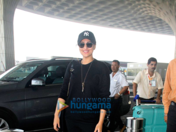 Sonakshi Sinha and others snapped at the airport