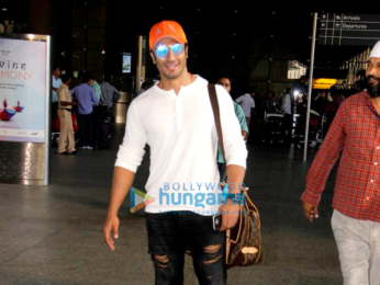 Vidyut Jammwal, Esha Gupta, Sanya Malhotra & Fatima Sana Shaikh snapped at the airport