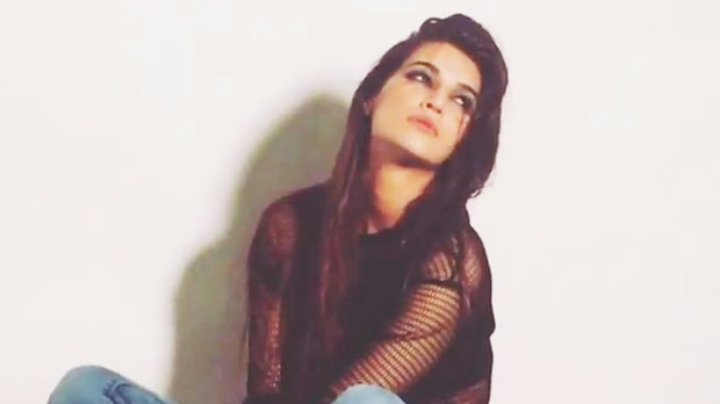 Kriti Sanon Looks Sensationally HOT In This Behind The Scenes Footage Of Cine Blitz Photoshoot
