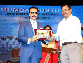 Shah Rukh Khan, Salman Khan, Karisma Kapoor, Kangna Ranaut and others celebrate 'International Customs Day'
