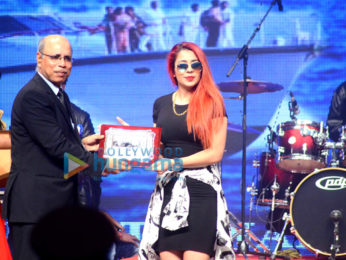 Shah Rukh Khan, Salman Khan, Karisma Kapoor, Kangna Ranaut and others celebrate 'International Customs Day'