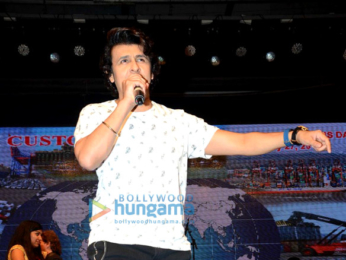Shah Rukh Khan, Salman Khan, Karisma Kapoor, Kangna Ranaut and others celebrate 'International Customs Day'