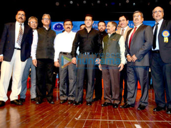 Shah Rukh Khan, Salman Khan, Karisma Kapoor, Kangna Ranaut and others celebrate 'International Customs Day'