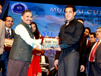 Shah Rukh Khan, Salman Khan, Karisma Kapoor, Kangna Ranaut and others celebrate 'International Customs Day'