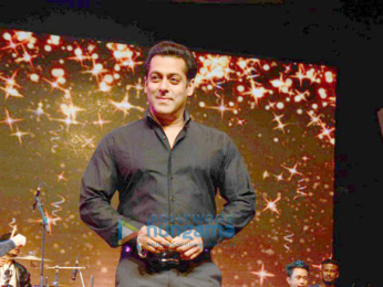 Shah Rukh Khan, Salman Khan, Karisma Kapoor, Kangna Ranaut and others celebrate 'International Customs Day'