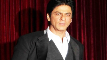 Watch: Shah Rukh Khan romancing in the by lanes of Bengal