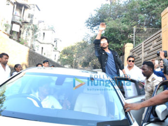 Shah Rukh Khan snapped at Mannat for Raees promotions