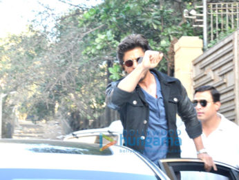 Shah Rukh Khan snapped at Mannat for Raees promotions