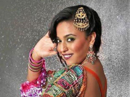 Check out: Swara Bhaskar as erotic singer in Anaarkali of Arrah