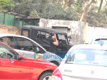 Bipasha Basu snapped at her gym in Bandra