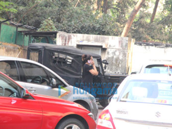 Bipasha Basu snapped at her gym in Bandra