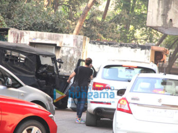 Bipasha Basu snapped at her gym in Bandra
