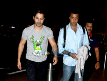Saif Ali Khan, Varun Dhawan, Shahid Kapoor, Kangna Ranaut & Jahnvi Kapoor snapped at the airport