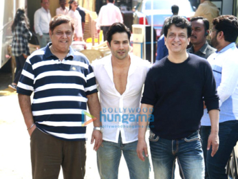 Varun Dhawan, David Dhawan and Sajid Nadiadwala at Judwaa 20th year media meet
