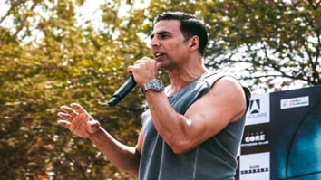 Watch: Akshay Kumar gets pinned down by a girl in Delhi