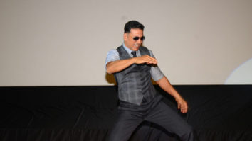 Watch: Akshay Kumar grooving to ‘Tu Cheez Badi Hai Mast’ will bring back your 90s memories