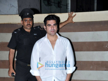 Arbaaz Khan, Malaika Arora, Kareena Kapoor Khan and Karisma Kapoor party at a friend's house warming bash