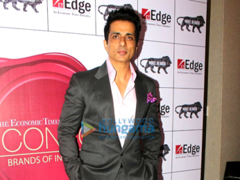 Shilpa Shetty and Sonu sood at Best Iconic Brands Summit