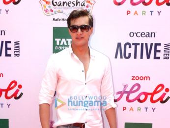 Varun Dhawan & Alia Bhatt grace the Zoom Holi party 2017