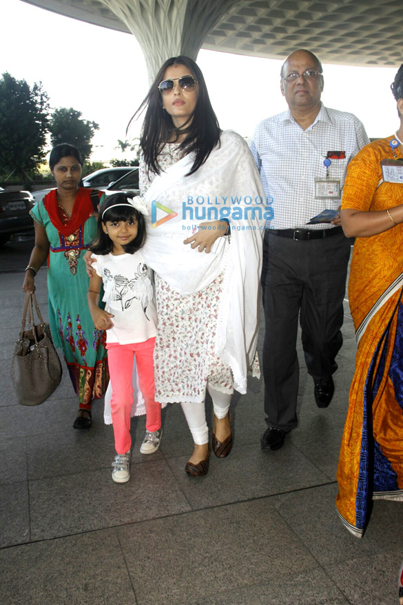 Aishwarya Rai Bachchan, Anushka Sharma, Vaani Kapoor, Diana Penty and others snapped at the airport Aishwarya Rai Bachchan, Anushka Sharma, Vaani Kapoor, Diana Penty and others snapped at the airport