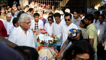 Celebrities attend the last rites of Vinod Khanna in Worli