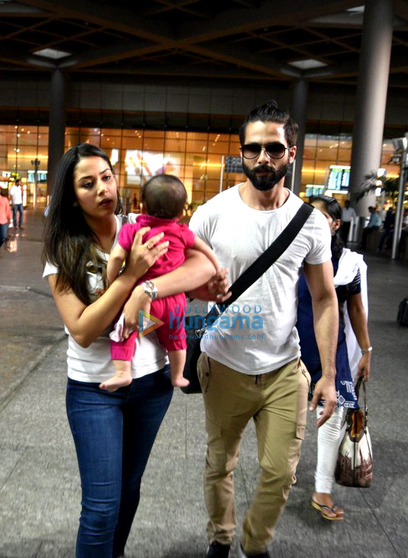 Shahid Kapoor, Mira Rajput, Rishi Kapoor & Neetu Singh snapped at the airport Shahid Kapoor, Mira Rajput, Rishi Kapoor & Neetu Singh snapped at the airport