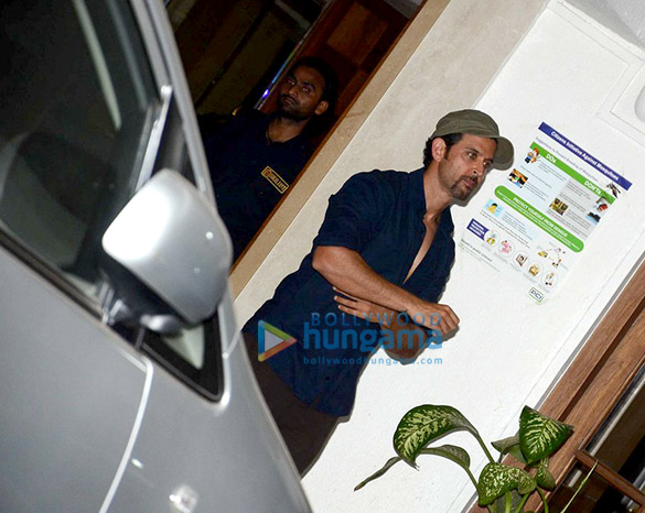 Hrithik Roshan, Sussanne Roshan, Twinkle Khanna and Gayatri Joshi snapped post dinner at a friend’s house in Bandra Hrithik Roshan, Sussanne Roshan, Twinkle Khanna and Gayatri Joshi snapped post dinner at a friend’s house in Bandra