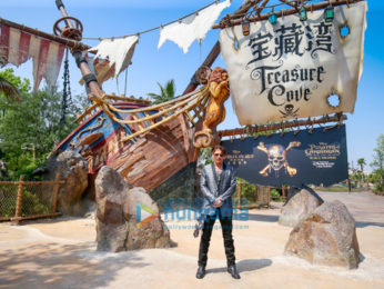 Johnny Depp dazzles fans at 'Pirates of the Caribbean' premiere in Shanghai Disneyland