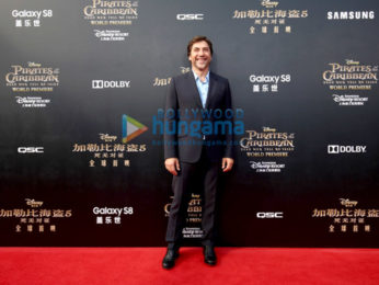 Johnny Depp dazzles fans at 'Pirates of the Caribbean' premiere in Shanghai Disneyland