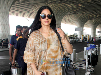 Kriti Sanon, Sushant Singh Rajput, Rekha, Parineeti Chopra & Sridevi snapped at the airport