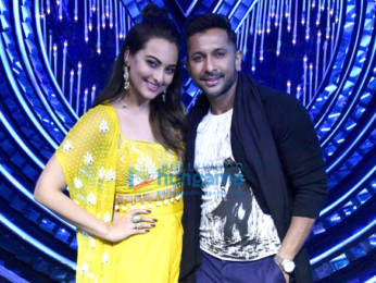 Sonakshi Sinha and Baba Ramdev on the sets of Nach Baliye 8