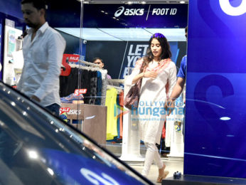 Jahnavi Kapoor snapped shopping in Bandra