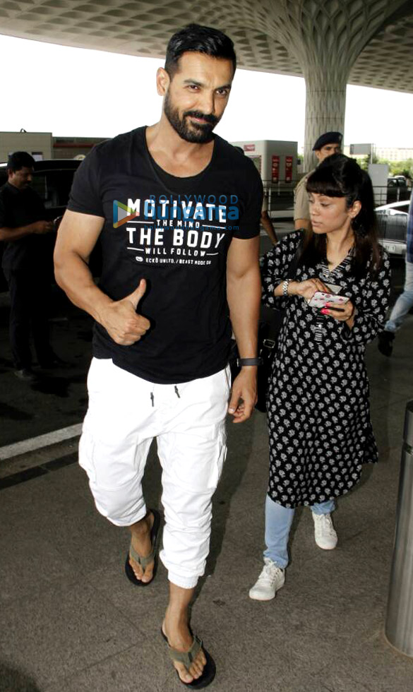 John Abraham, Alia Bhatt, Sushmita Sen & others snapped at the airport John Abraham, Alia Bhatt, Sushmita Sen & others snapped at the airport