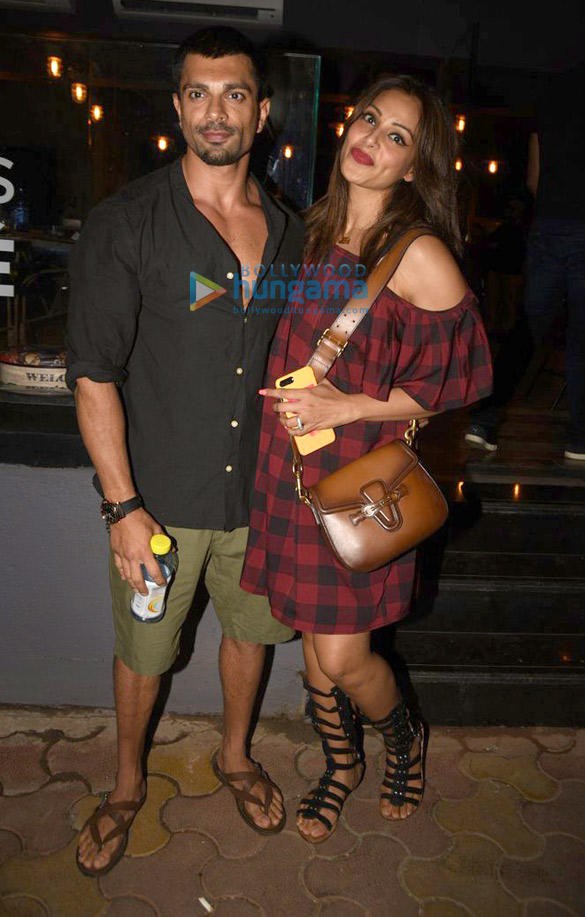 Karan Singh Grover and Bipasha Basu snapped post their dinner at I Think Café Karan Singh Grover and Bipasha Basu snapped post their dinner at I Think Café