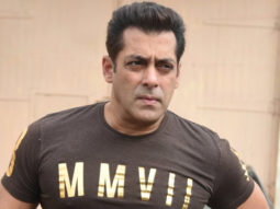 Salman Khan SINGING A Song Before Tubelight Group Interview