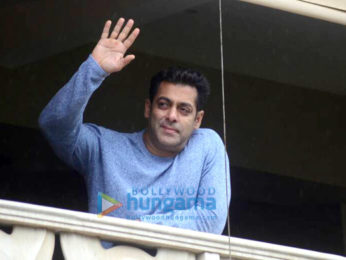 Salman Khan wishes all his fans Eid Mubarak from his home in Bandra