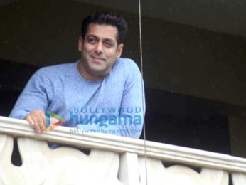 Salman Khan wishes all his fans Eid Mubarak from his home in Bandra