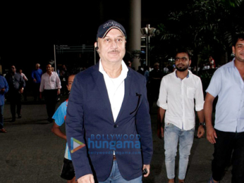 Akshay Kumar, Sushant Singh Rajput, Mira Kapoor snapped at the airport