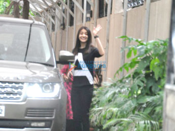 Anushka Sharma snapped post her salon session in Juhu