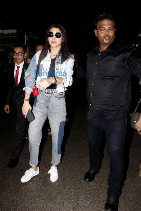 Anushka Sharma snapped while arriving back from New York Anushka Sharma snapped while arriving back from New York