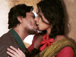 Aye Saiyan (Babumoshai Bandookbaaz)