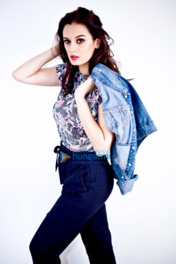 Celebrity Photos of Evelyn Sharma