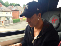 WOW! ‘Punctual’ Akshay Kumar hops into a train to reach London on time for Toilet – Ek Prem Katha promotions